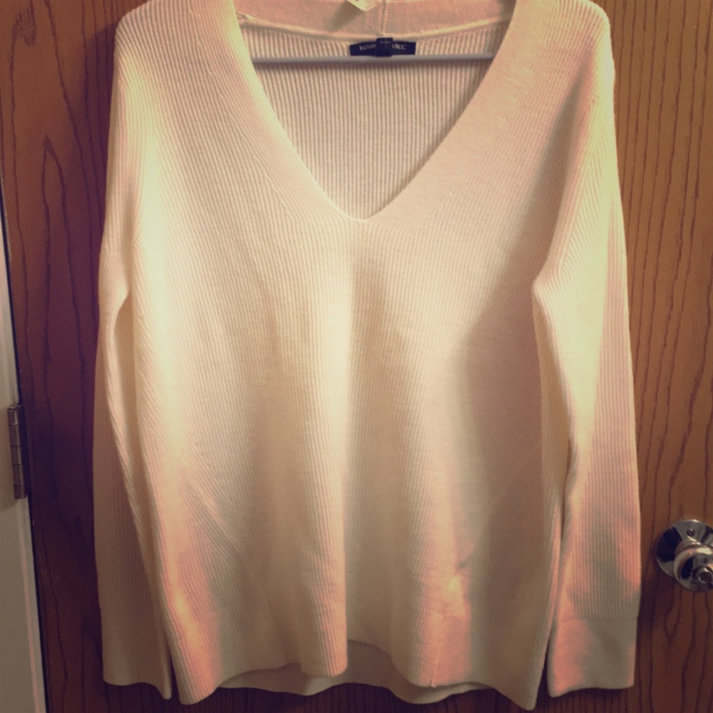 White v neck sweater
